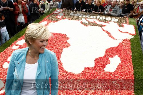 Lisse 9 mei 2009
Caroline Tensen tijdens NCRV loop in de keukenhof. De opbrengst gaat naar orange babies.
Peter Smulders bv