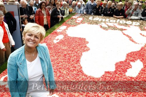 Lisse 9 mei 2009
Caroline Tensen tijdens NCRV loop in de keukenhof. De opbrengst gaat naar orange babies.
Peter Smulders bv