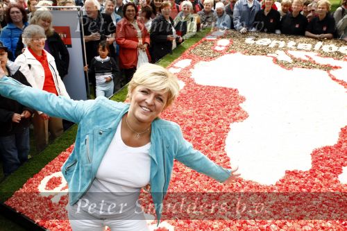 Lisse 9 mei 2009
Caroline Tensen tijdens NCRV loop in de keukenhof. De opbrengst gaat naar orange babies.
Peter Smulders bv