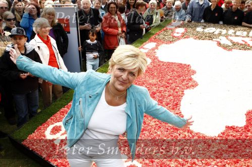 Lisse 9 mei 2009
Caroline Tensen tijdens NCRV loop in de keukenhof. De opbrengst gaat naar orange babies.
Peter Smulders bv