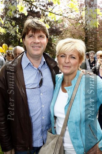 Lisse 9 mei 2009
Caroline Tensen tijdens NCRV loop in de keukenhof. De opbrengst gaat naar orange babies. caroline met vriend Peter Gallas
Peter Smulders bv
