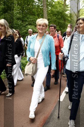 Lisse 9 mei 2009
Caroline Tensen tijdens NCRV loop in de keukenhof. De opbrengst gaat naar orange babies.
Peter Smulders bv