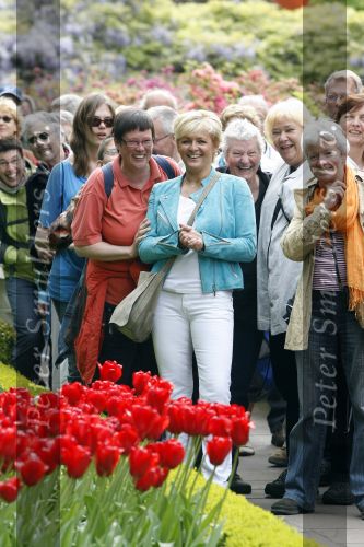 Lisse 9 mei 2009
Caroline Tensen tijdens NCRV loop in de keukenhof. De opbrengst gaat naar orange babies.
Peter Smulders bv