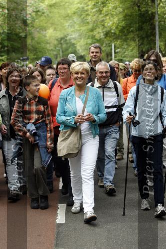 Lisse 9 mei 2009
Caroline Tensen tijdens NCRV loop in de keukenhof. De opbrengst gaat naar orange babies.
Peter Smulders bv