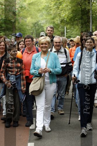 Lisse 9 mei 2009
Caroline Tensen tijdens NCRV loop in de keukenhof. De opbrengst gaat naar orange babies.
Peter Smulders bv