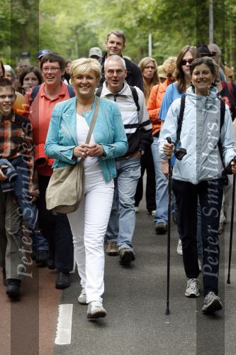 Lisse 9 mei 2009
Caroline Tensen tijdens NCRV loop in de keukenhof. De opbrengst gaat naar orange babies.
Peter Smulders bv