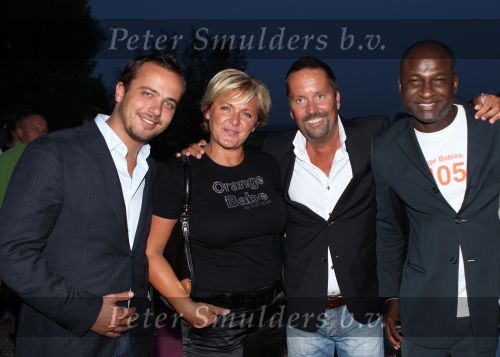 Molenaarsgraaf, 16 Mei 2008 Opening Babywear & Lifestyl LIEF
Caroline Tensen met Peter Gallas en... John v d Herik en Geert Hoes