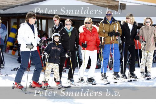 Serfaus 28 februari 2008
Carolien Tensen met vriend Peter Gallas en dochter Lotte op ski vakantie . John v d Heuvel met vrouw en kinderen
Peter Smulders bv