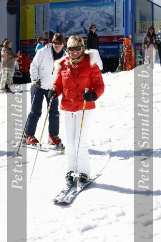 Serfaus 28 februari 2008
Carolien Tensen met vriend Peter Gallas en dochter Lotte op ski vakantie .
Peter Smulders bv