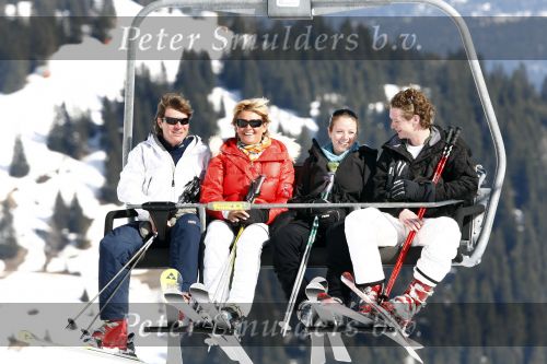 Serfaus 28 februari 2008
Carolien Tensen met vriend Peter Gallas en dochter Lotte op ski vakantie .
Peter Smulders bv