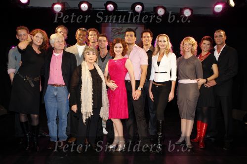 Utrecht 8 november 2007
Presentatie musical Dirty Dancing in het beatrix theater. cast met oa  Martin v Bentem Jette Carolijn  v d Berg Chris Tates en Anouk v Nes Noortje Herlaar Nicole Berendsen Marcus Teijlingen Ferry de Graaf Maarten Wansink Jeroen Wijnhorst Iwan Dam Joey Schalker Sylvia Alberts Kees v Lier Mike Ho Sam  Sooi Ton Keunen en
Frances de Jong