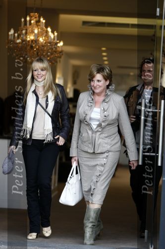 Amsterdam 4 maart 2008
Chantal Janzen en Catherine Keyl aan het shoppen en op terras  op de c ornelis schuytstraat.
Peter Smulders bv