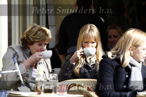 Amsterdam 4 maart 2008
Chantal Janzen en Catherine Keyl aan het shoppen en op terras  op de c ornelis schuytstraat.
Peter Smulders bv