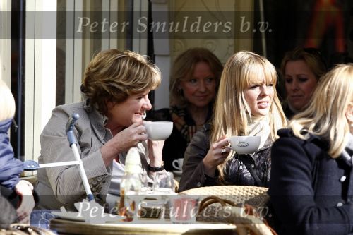 Amsterdam 4 maart 2008
Chantal Janzen en Catherine Keyl aan het shoppen en op terras  op de c ornelis schuytstraat.
Peter Smulders bv