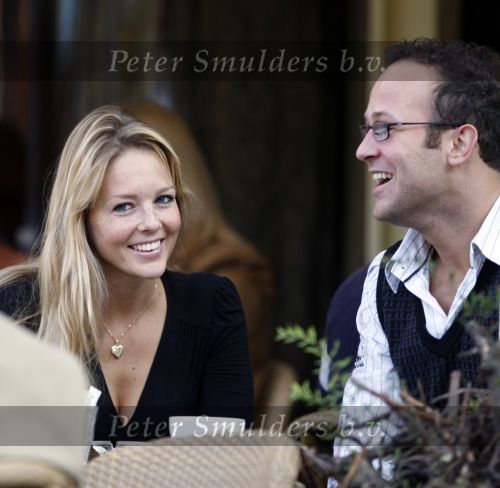 Amsterdam 16 oktober 2007
Chantal Janzen met een vriend op terras.