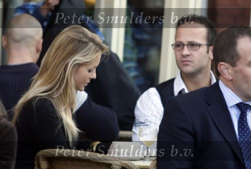Amsterdam 16 oktober 2007
Chantal Janzen met een vriend op terras.
