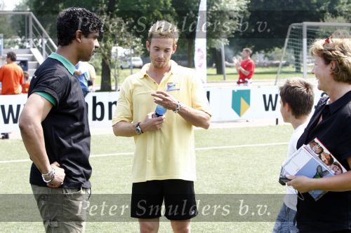 Amsterdam 7 juni 2008
Charly Luske en Frank Rijkaard bij dag voor ADHD patienten op de toekomst bij AJAX. Charly is zelf ADHD patient.