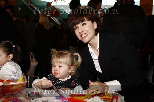 Amsterdam 7 februari 2009
Premiere disneyfilm Bolt in pathe arena. Chazia Mourali met man en dochter
Peter Smulders bv