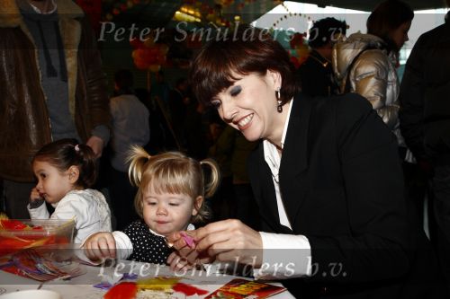 Amsterdam 7 februari 2009
Premiere disneyfilm Bolt in pathe arena. Chazia Mourali met man en dochter
Peter Smulders bv