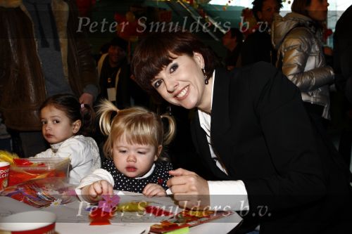 Amsterdam 7 februari 2009
Premiere disneyfilm Bolt in pathe arena. Chazia Mourali met man en dochter
Peter Smulders bv