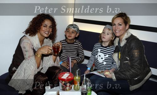 Rotterdam 22 maart 2009
Premiere Piet Piraat in het oude Luxor. Chimene v Oosterhout met zoon Liam en Tanja Jess met zoon Billy
Peter Smulders bv