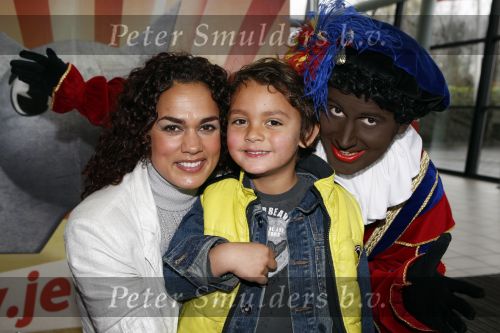 Rotterdam 25 november 2007
Premiere Feest van sinterklaas in ahoy. Chimene v Oosterhout met zoon