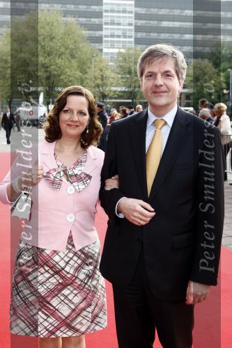 Utrecht 28 april 2009
Pieter v Vollenhoven viert zijn 70e verjaardag in het Beatrix theater in Utrecht. Chris Breedveld met zijn vrouw
Peter Smulders bv