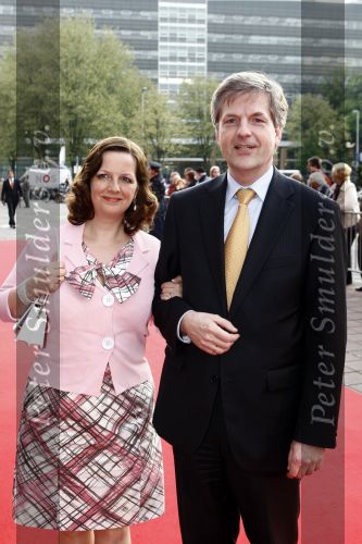 Utrecht 28 april 2009
Pieter v Vollenhoven viert zijn 70e verjaardag in het Beatrix theater in Utrecht. Chris Breedveld met zijn vrouw
Peter Smulders bv