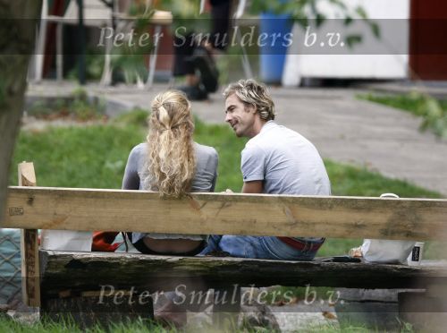 Ruigoord 11 september 2008
Chris Zegers met zijn nieuwe vriendin Marije Braber in ruigoord.