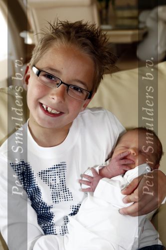 Fijnaart 11 mei 20-09
Frans en Mariska bauer met hun lasatste aanwinst Lucas. Ook Christiaan Frans en Jan waren natuurlijk aanwezig.
Peter Smulders bv