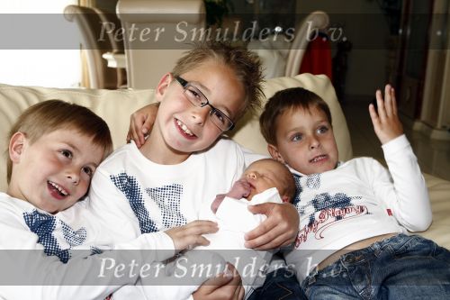 Fijnaart 11 mei 20-09
Frans en Mariska bauer met hun lasatste aanwinst Lucas. Ook Christiaan Frans en Jan waren natuurlijk aanwezig.
Peter Smulders bv