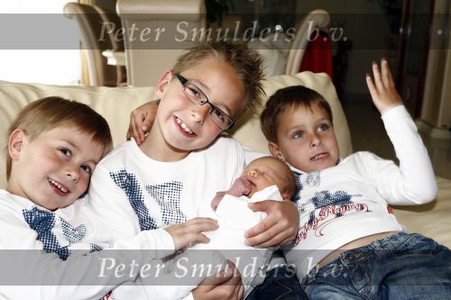 Fijnaart 11 mei 20-09
Frans en Mariska bauer met hun lasatste aanwinst Lucas. Ook Christiaan Frans en Jan waren natuurlijk aanwezig.
Peter Smulders bv