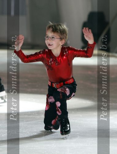 Hilversum 12 december 2007
Christiaan Bauer doet mee aan sterren kinden schaatsen op het ijs. Frans Bauer Mariske Frans en Jan zijn erbij.
