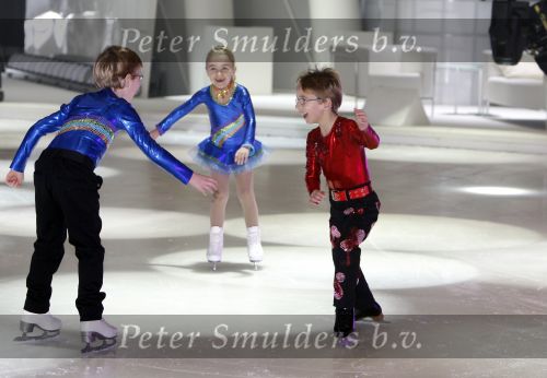 Hilversum 12 december 2007
Christiaan Bauer doet mee aan sterren kinden schaatsen op het ijs. Frans Bauer Mariske Frans en Jan zijn erbij.