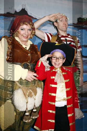Rotterdam 22 maart 2009
Frans Bauer en Mariska hoog zwanger en hun kinderen Christian Frans en Jan bij de premiere van Piet Piraat.
Peter Smulders bv