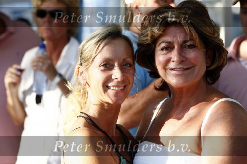 Curacao 31 december 2008
Mambo Beach oudjaar.Christine Kroonenberg en Sylvana Borsato
Peter Smulders bv