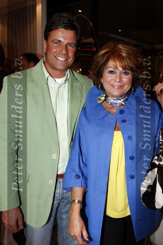 Naarden 1 april 2008
Het arsenaal van Jan des Bouvrie bestaat 15 jaar. Christine Kroonenberg met vriend