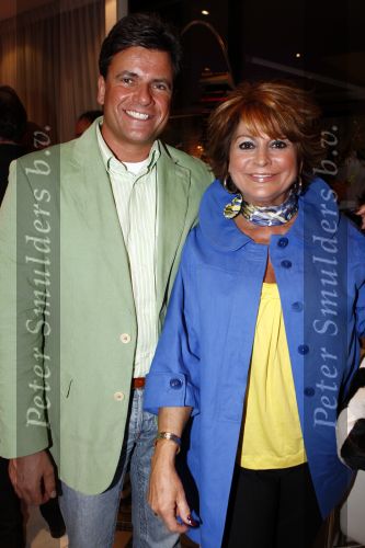 Naarden 1 april 2008
Het arsenaal van Jan des Bouvrie bestaat 15 jaar. Christine Kroonenberg met vriend