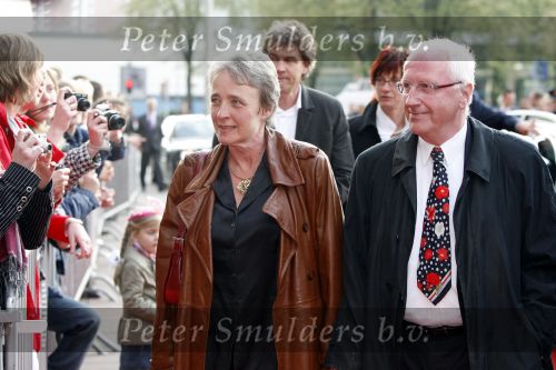 Utrecht 28 april 2009
Pieter v Vollenhoven viert zijn 70e verjaardag in het Beatrix theater in Utrecht. Clairy Polak met man
Peter Smulders bv