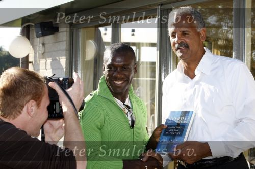 Amsterdam 14 oktober 2007
Stedman Graham ( ex Ophrah Winfrey op bezoek in Nederland. Hij ging varen met boot door de amsterdamse grachten en Golfen. Stedman met Jurgen Raymann en Clarence Seedorf