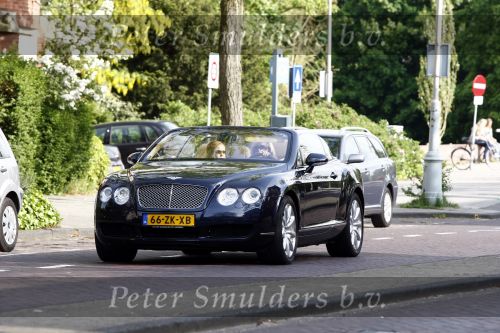 Amsterdam 2 mei 2009
Connie Breukhoven in haar bentley cabrio.
Peter Smulders bv