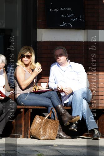 Amsterdam 6 oktober 2007
Connie Breukhoven en Hans Breukhoven in het zonnetje op terras.