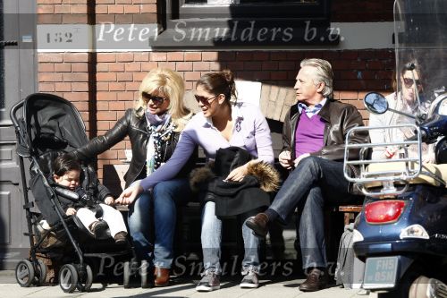 Amsterdam 21 maart 2009
Connie Hans en Shanna Breukhoven met kleinkind op terras.
Peter Smulders bv