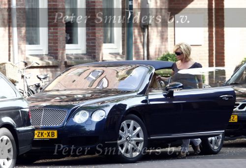 Amsterdam 24 mei 2008
Connie Breukhoven met Bentley Cabrio met topsnelheid van 315 km per uur.