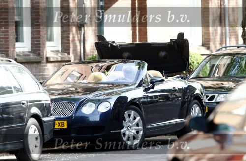 Amsterdam 24 mei 2008
Connie Breukhoven met Bentley Cabrio met topsnelheid van 315 km per uur.
