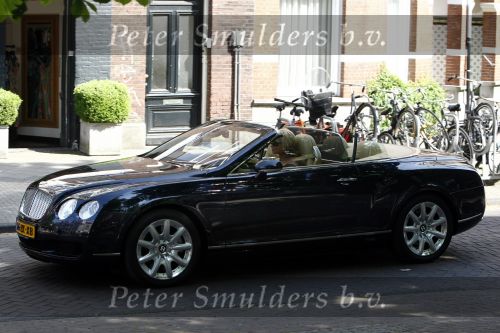 Amsterdam 24 mei 2008
Connie Breukhoven met Bentley Cabrio met topsnelheid van 315 km per uur.
