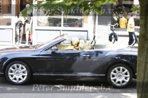 Amsterdam 24 mei 2008
Connie Breukhoven met Bentley Cabrio met topsnelheid van 315 km per uur.