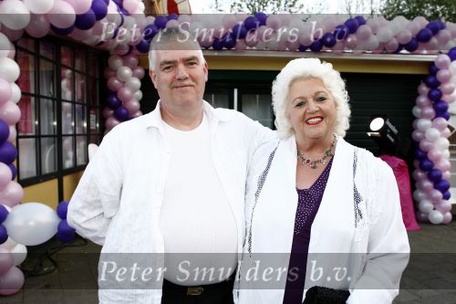 Amsterdam 27 april 2009
Feestje van Gerard Joling voor zijn 49e verjaardag bij cafe het Kalfje. Country Wilma met man
Peter Smulders bv