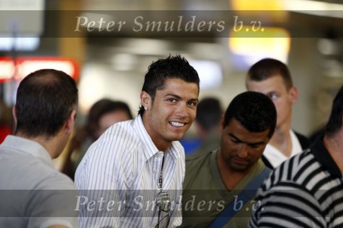 Amsterdam 8 juli 2008
Cristiano Ronaldo op krukken op vliegveld Schiphol nadat hij in Amsterdam geopereerd is aan zijn enkel.
