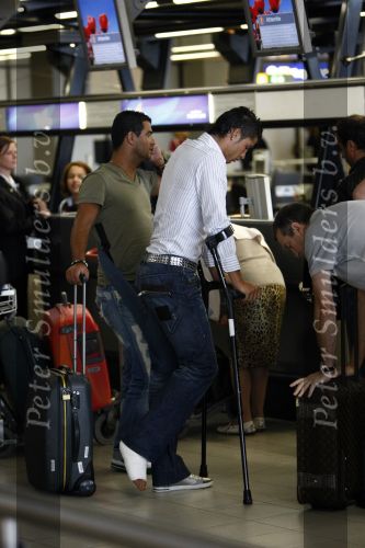 Amsterdam 8 juli 2008
Cristiano Ronaldo op krukken op vliegveld Schiphol nadat hij in Amsterdam geopereerd is aan zijn enkel.